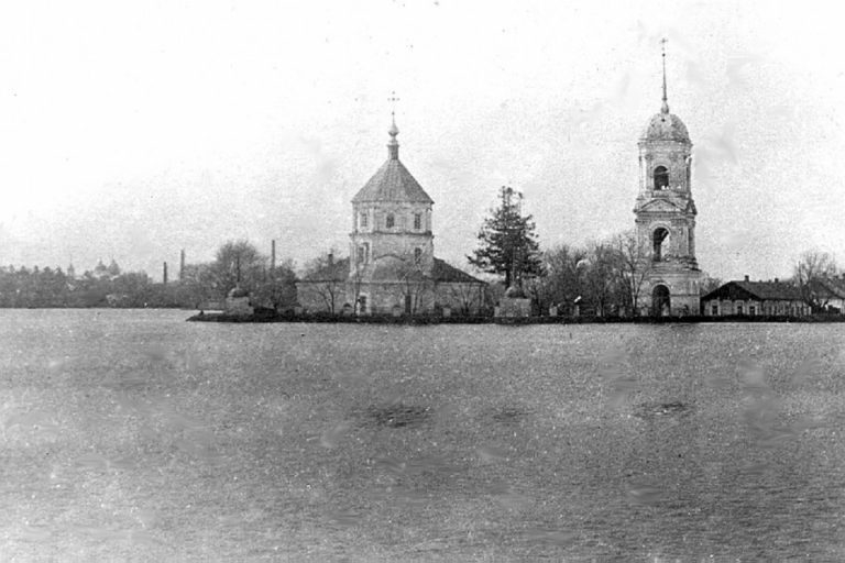 Покровская церковь и колокольня в Твери